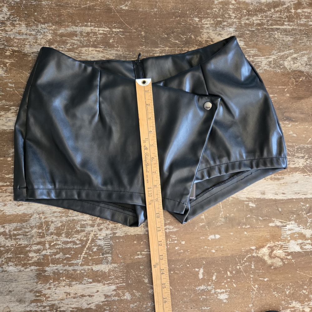 Ci SONO Black VEGAN Leather Shorts - Picture 6 of 9